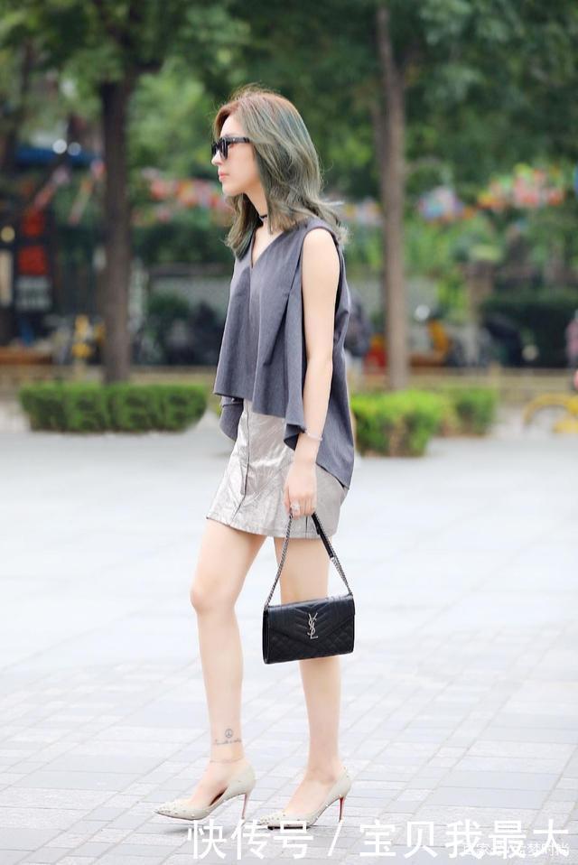 紧身|无袖背心搭配紧身包臀裙,女生的小心机,好看又显瘦