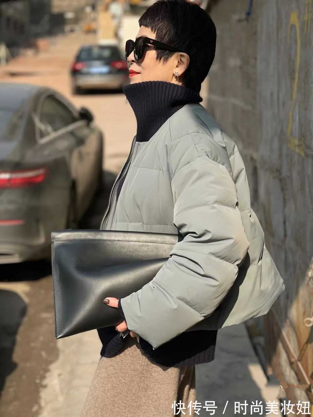 灰色 上了年纪的女人,建议多穿“高级灰”,显气质又得体大方,真高级