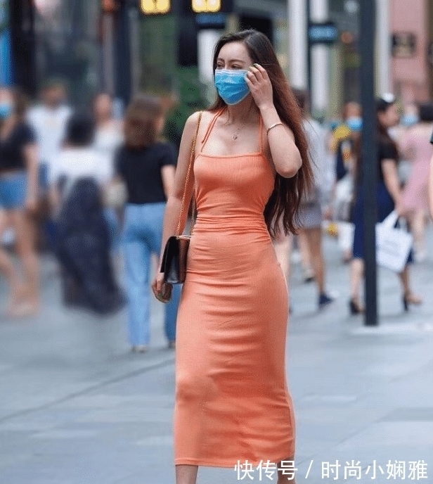 女生|穿橘色长裙的时尚女生