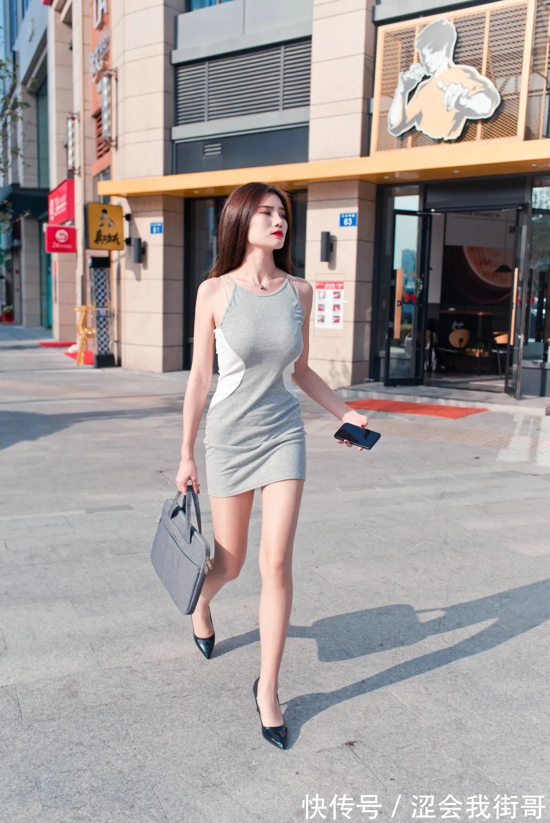 女生 街拍穿连衣裙时尚女生