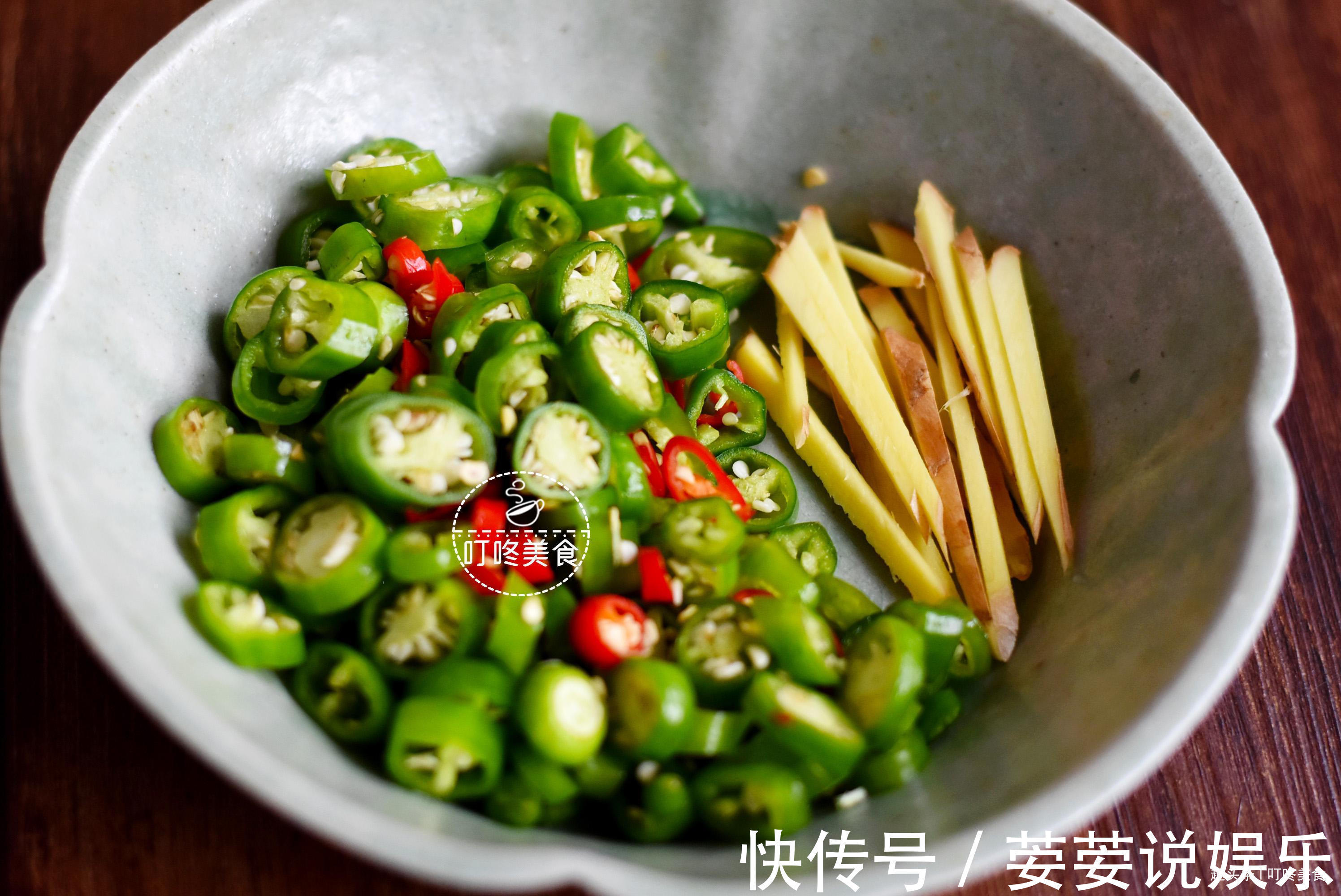 河虾最好吃的做法,简单一炒太香了,学会此做法,三斤都不够吃