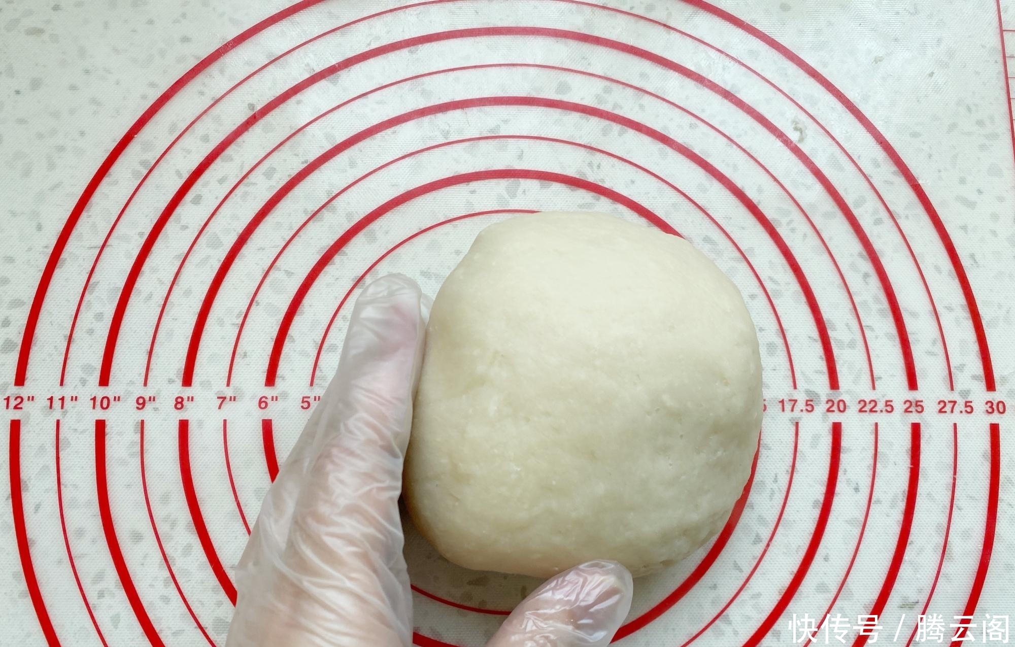 炸糖糕时,第1步直接开水烫面就错了,多加这1步糖糕空心不破皮