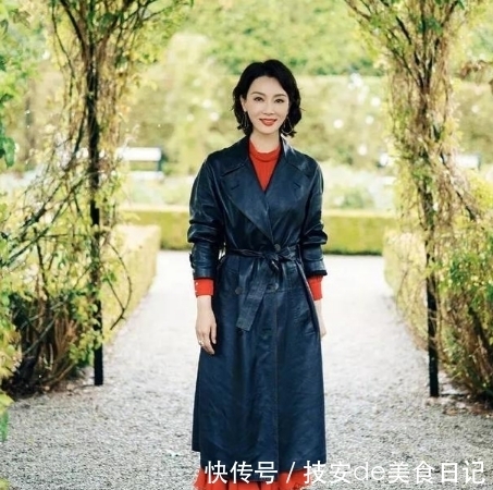 气质|40岁左右的女人,冬天这样搭配穿衣,才显得高贵有气质