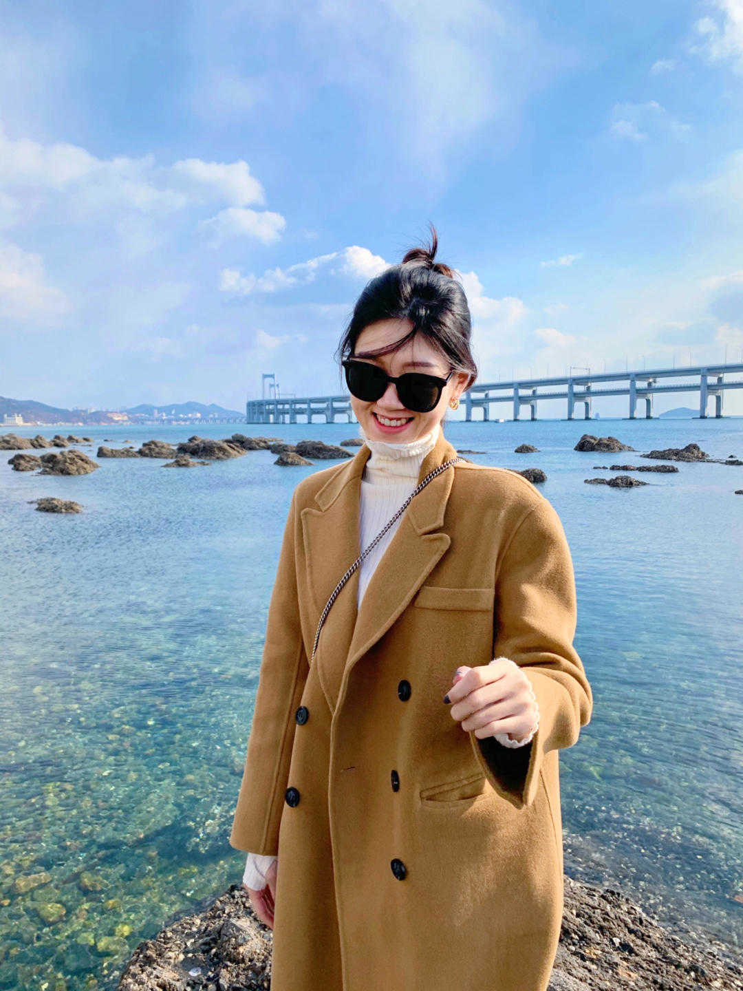 白色 长款大衣怎么穿保暖又洋气?看看这几种搭配方式,保暖又显气质