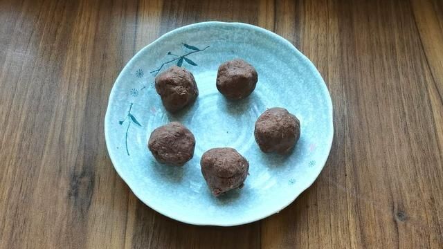 绿豆沙馅|半烫面馅饼，皮薄馅大，放凉了也不会硬，做法简单，老少都爱吃