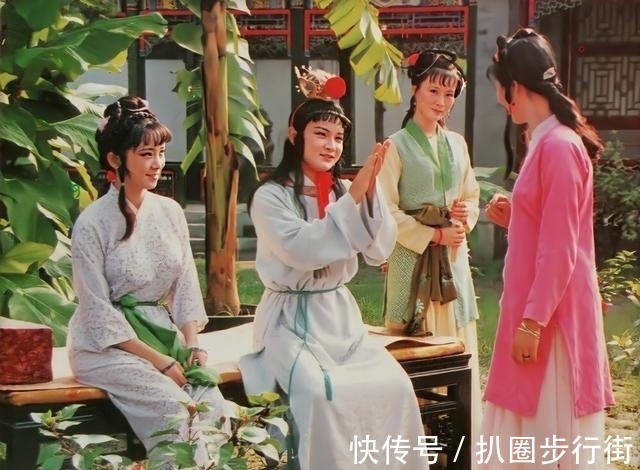 宝玉&贾宝玉为啥会把凉榻上的晴雯,错认成袭人?曹雪芹笔下有刺!