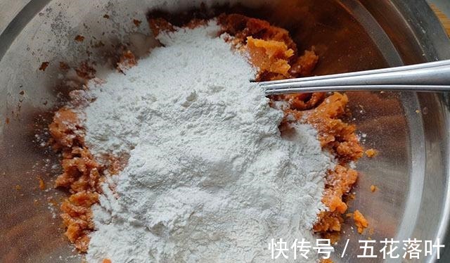 早餐多给孩子做它吃,比包子简单,锅里一煎,香糯鲜美,孩子爱吃!