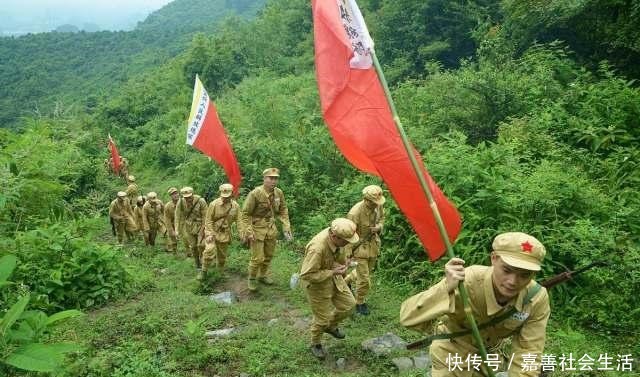 孔荷宠|红十六师鏖战小山村，损失三名团级干部，后艰苦奋战师长政委牺牲