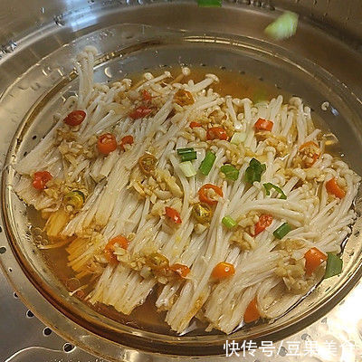 小米辣椒圈|配着这盘豉油金针菇，米饭可以吃三大碗