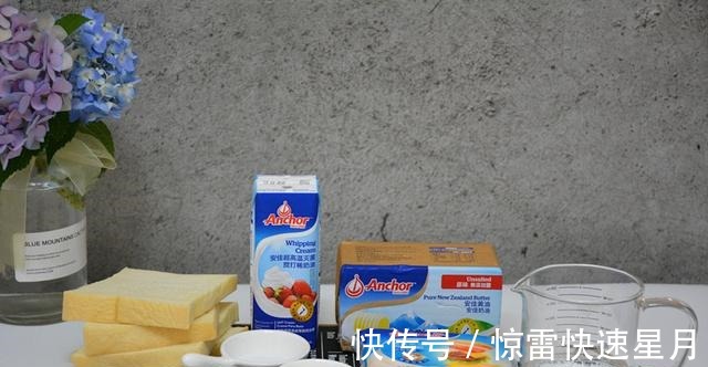 早餐就做芝士熔岩吐司，烘焙时间短，奶香四溢，软嫩清甜！