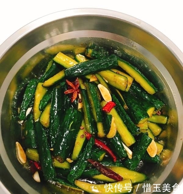 此样的腌黄瓜第二天能吃,爽口清脆,我一周三次,雷打不动