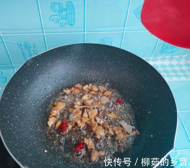 韭菜木耳炒肉！