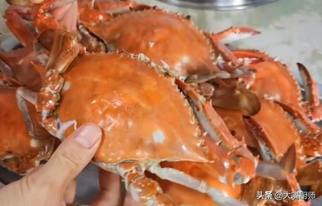 清蒸梭子蟹|8月该吃梭子蟹了,清蒸牢记4点,饱满紧实不掉腿,营养鲜美不流黄