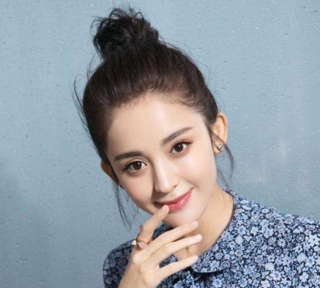 短发 女人如果上了年纪,这3种发型别留了,不仅显老还显得脸很大!