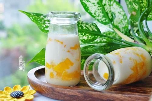 不用|1个芒果1盒牛奶,简单做春天最美味的小甜品,不用吉利丁也Q弹