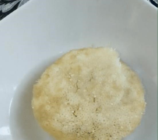 金针菇根部不要扔, 扔盆里7天长成小盆栽, 吃完一茬又一茬!