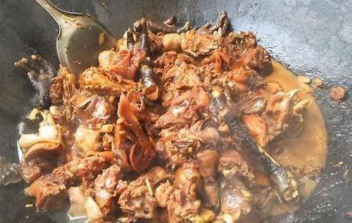 鸡肉|大厨透露:炒鸡肉时,别着急下锅,多做这2步,鲜嫩入味还不腥