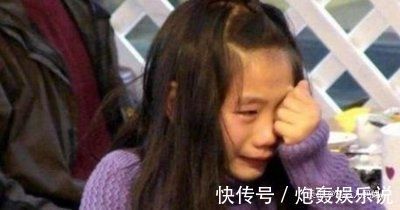教育方式|为拒绝儿子买玩具,宝爸“就地打滚”,儿子面露尴尬不知所措