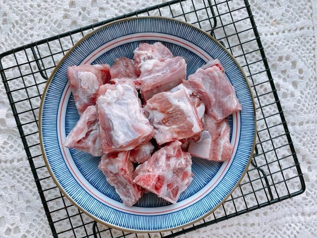 清洗干净|秋天最适合喝这碗汤,清淡不油腻,营养丰富又好喝,祛湿降火润燥