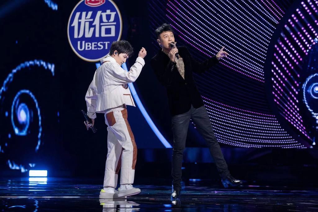 周深|《我們的歌2》李克勤周深驚喜返場 《愛情轉移》再現經典合唱