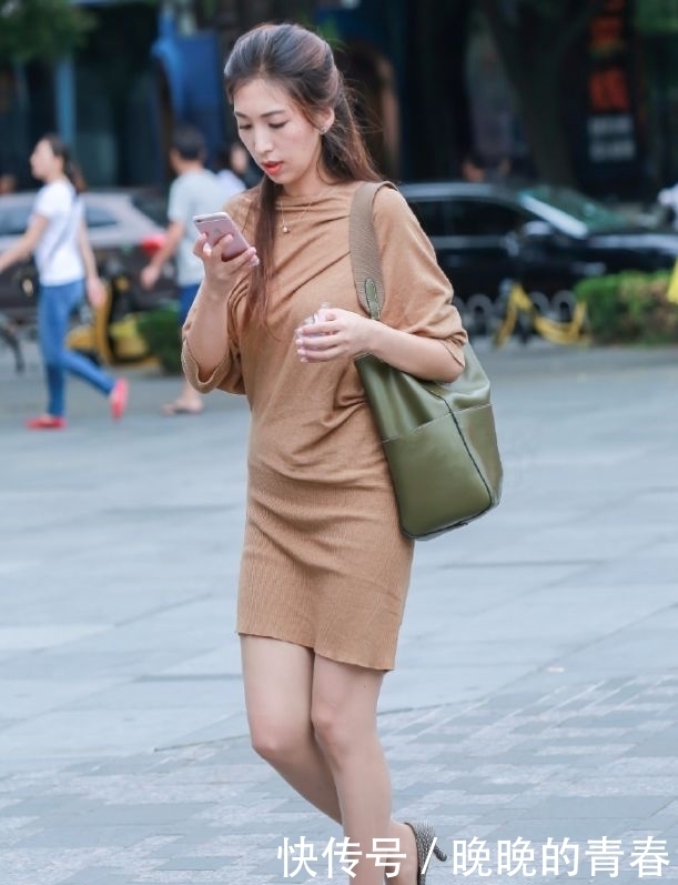 街拍美女 连衣裙搭配高跟鞋