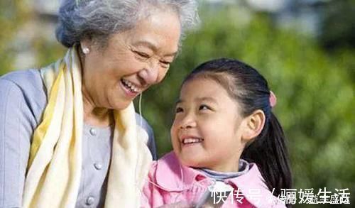 宝爸|有爸妈帮忙带娃和无人帮忙的家庭,区别到底在哪?现实很心酸