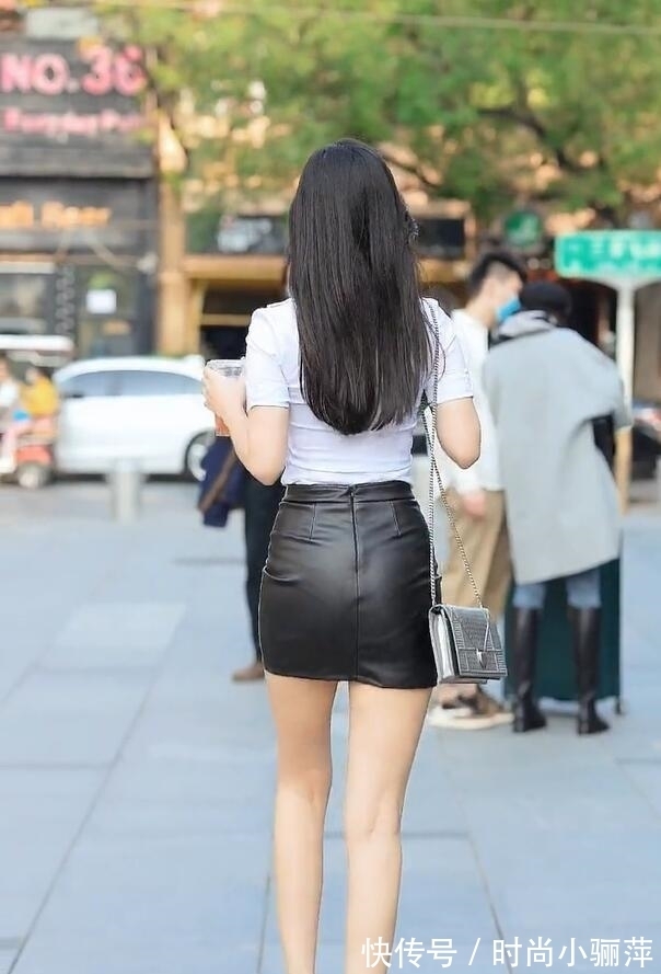 衬衫搭配|白衬衫搭配黑皮裙,风格迥异,时髦又清新