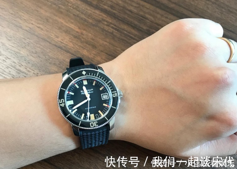 梭子鱼|十万左右,性价比最高的两款男士潜水表,五十噚和间金黑水鬼