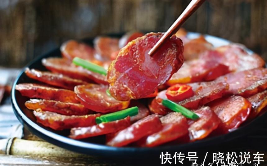 灌香肠时,牢记这3个技巧,灌出的香肠好吃又下饭,放半年也不坏