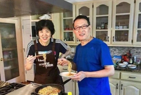西餐|郎平退役生活滋润!烹饪西餐仍用筷子吃饭,如今越发年轻有活力