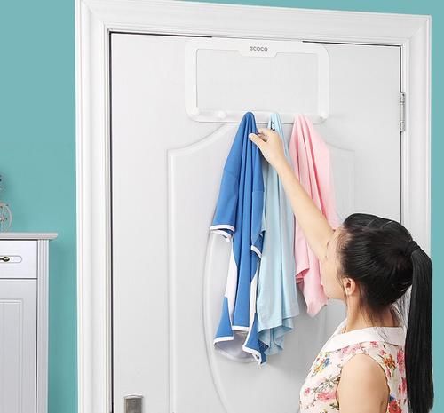 装饰性|没有床头柜，睡前脱下来的衣服应该放在哪？别再堆放在床边了