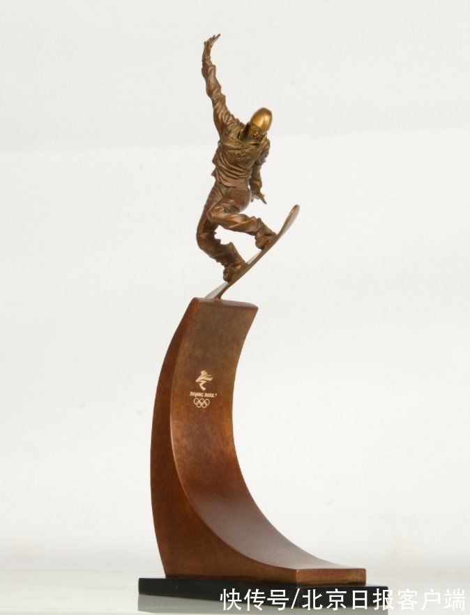 童年记忆@《腾飞》等五件铜雕入选北京冬奥特许商品，主创谈幕后故事