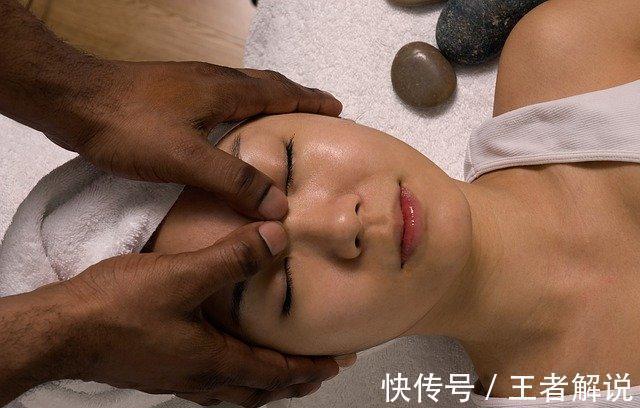 黄褐斑 51岁女子从满脸斑到面部白净,分享:除护肤,3食物或是帮手