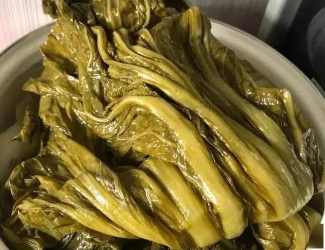 腌酸菜，还只傻傻的放盐？奶奶的祖传方法，7天味变酸，1年也不坏