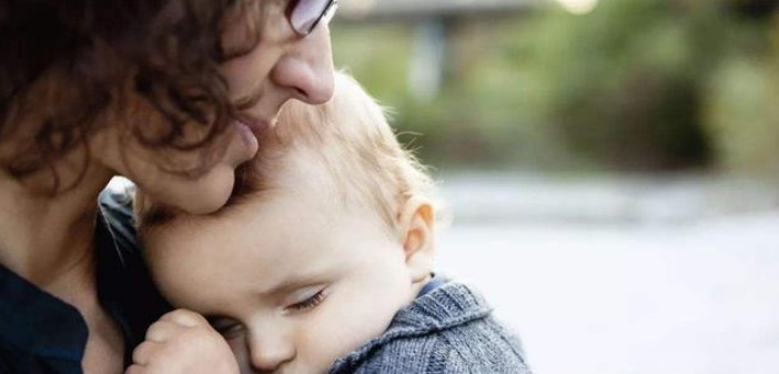 懂事|孩子这些行为是缺爱的表现,父母却骄傲地以为是高情商!值得深思