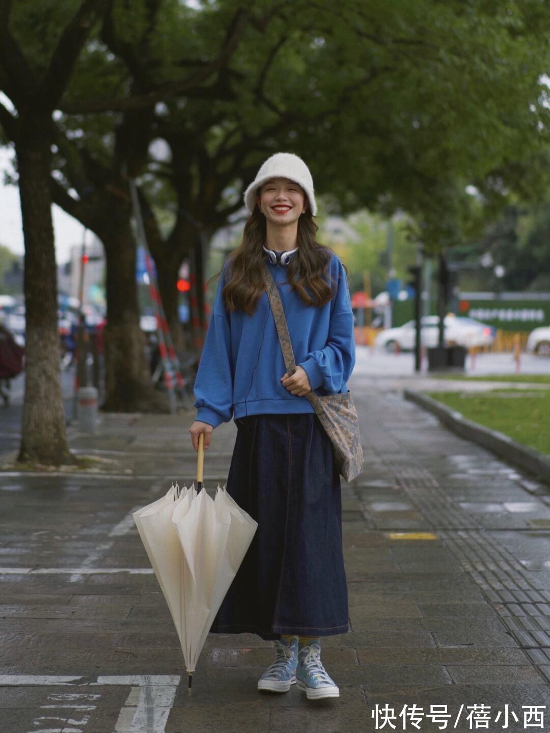 衣服|时髦精春季穿的衣服不再是衬衫，而是卫衣，搭配裙子裤子很有气质