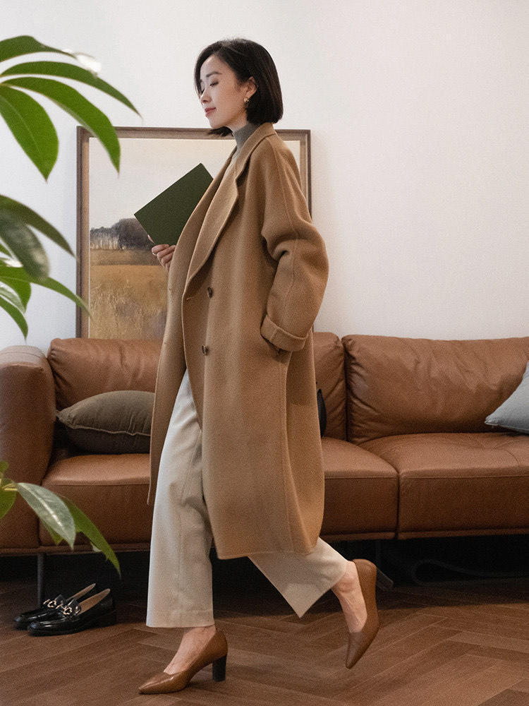 小蛮腰 职场女王不能缺的大衣穿搭,大气中又有小心机,学到就是赚到!
