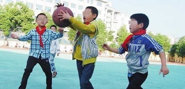 生长发育|孩子发育有标准,低于同龄人时,家长莫急,先找到原因再适当干预