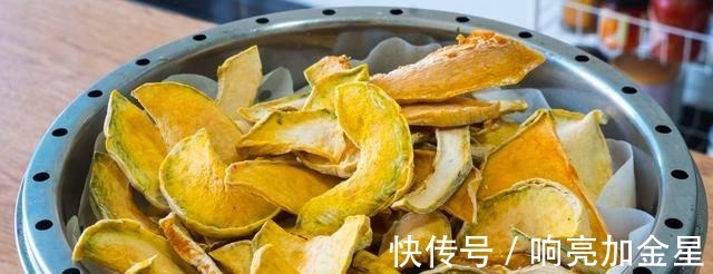 白玉粉|“秋天到,南瓜俏”,今天用南瓜做一道零食,做完以后,分分钟吃没!