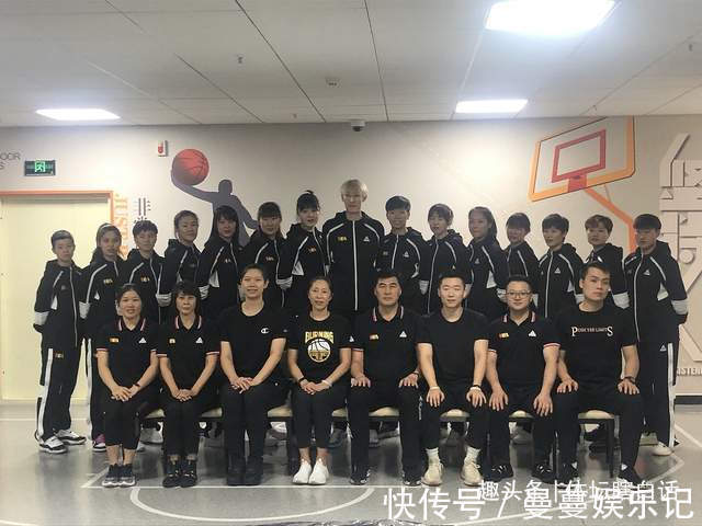 国手|中国篮坛重要转会完成!当红国手加盟总冠军球队明星老总太狠了