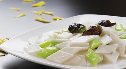 人到中年常吃3种食物，排毒养颜，保养卵巢，清理子宫污血