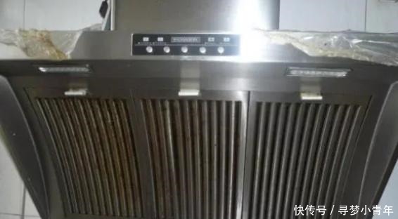 灶台|油烟机油污又厚又黏别只知道小苏打，教你3招，一喷一擦就搞定！