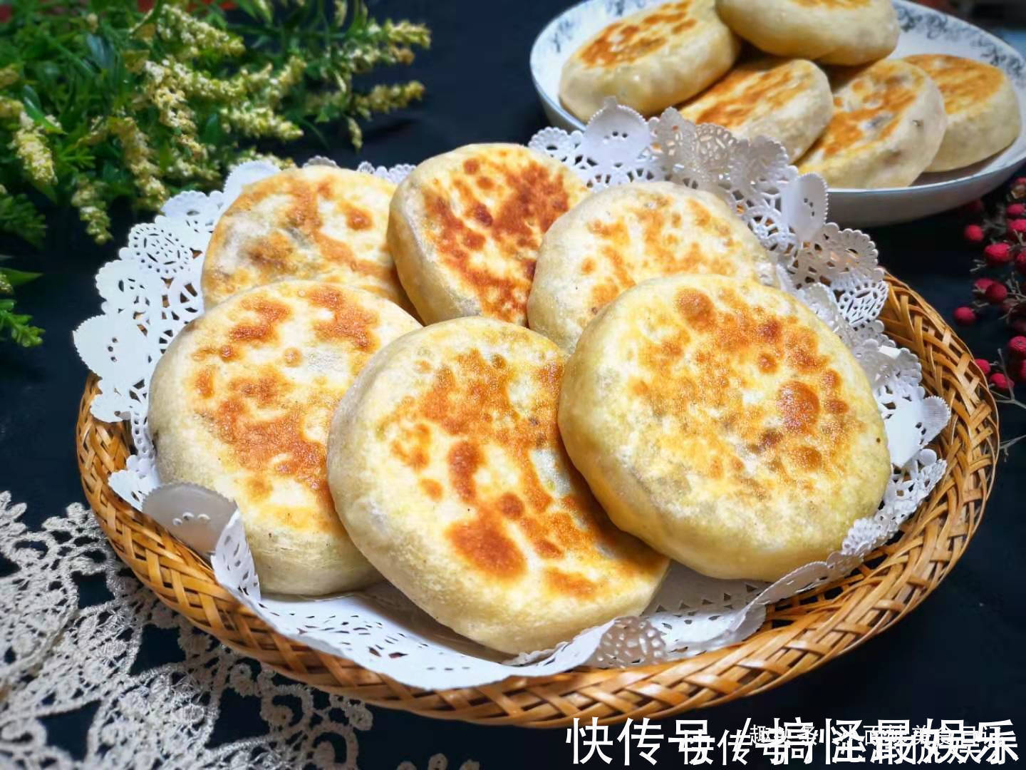 包菜|冬季，我家最爱这馅饼，又薄又软，一口气吃了四个还觉得不过瘾！