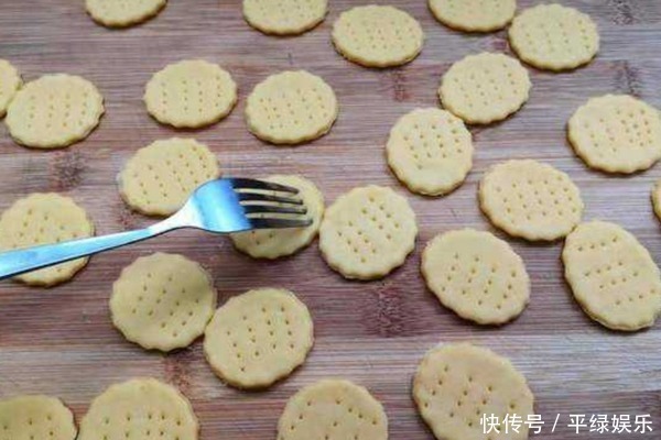 食用油|想吃小饼干不用再买了，自制小饼干教给你，没有烤箱也能做