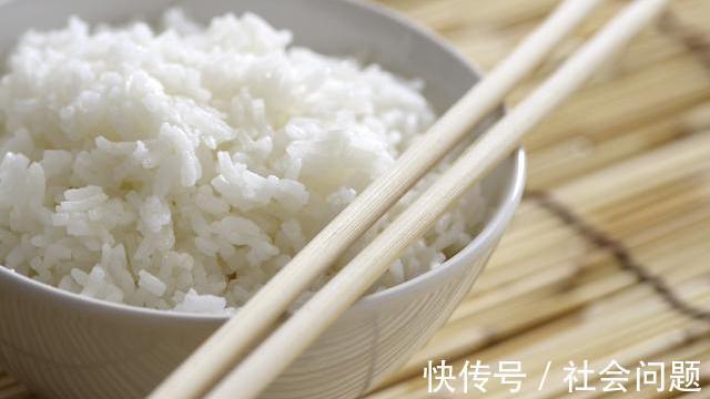 蒸米饭是用冷水还是热水吃了这么多年才知道，难怪米饭不香不软