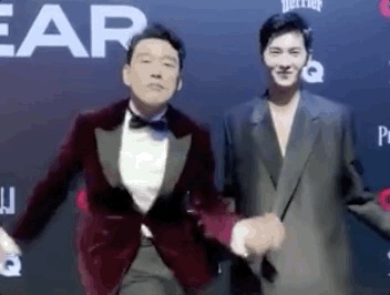 王耀慶成中秋晚會(huì)最搶鏡之人 網(wǎng)友:笑不活了