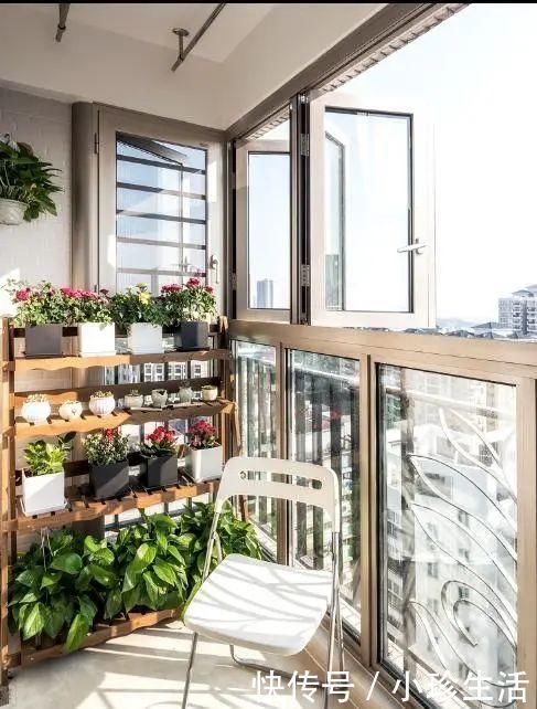 衣物|阳台这么设计,既不影响晾衣服,还能作为休闲区!太聪明了