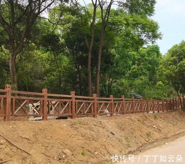 预算|仿古水泥护栏，仿木纹水泥栏杆图片，水泥仿木纹护栏厂家价格预算！