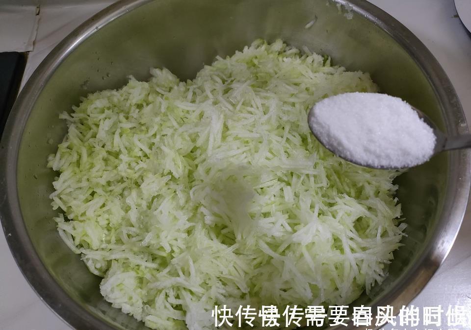 包子|秋季吃包子饺子,啥菜做馅都不如吃瓜,不值钱,润肺排毒还不燥