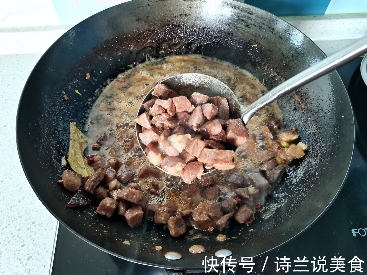 两口子的简单家常晚餐,肉香汤鲜,真的太香了,比吃大餐过瘾